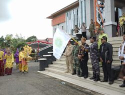 Sekda Lepas Karnaval Perarakan Pengantin Dalam Rangka Hari Jadi Ketapang Yang Ke-605