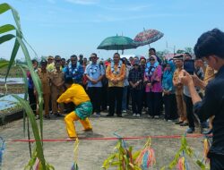 Sekda dan Rombongan Forsesdasi Ikut Panen Padi hingga Lepas 1000 Bibit Nila