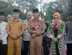 Wabup Ketapang Kembali Serahkan Dana Hibah Kepada Beberapa Masjid