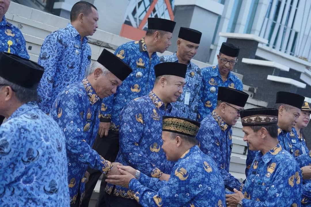 Bupati Ketapang dan Sekda saat usai Apel digelar