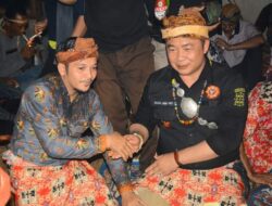 Sekda Alex Hadiri Acara Adat Tentobus Batu Tajam
