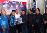 Pastikan Diri Maju Pilkada Ketapang, Theo Resmi Kembalikan Formulir Balon Wakil Bupati ke Partai Demokrat