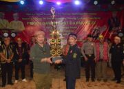 Sekda Tutup Acara Pekan Gawai Dayak ke IV di Nanga Tayap