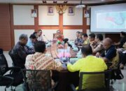 Sekda Pimpin Rapat Bahas Normalisasi Sungai Pesaguan