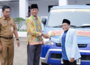 Wabup Farhan Serahkan Bantuan Mobil Pemelihara Masjid Ke DPD BKPRI Ketapang