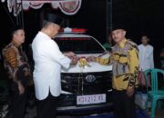 Staff Ahli Bupati Serahkan Mobil Ambulance Desa Sungai Kinjil