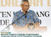 Bupati Ketapang Lantik Pengurus LPPD Periode 2024 – 2029