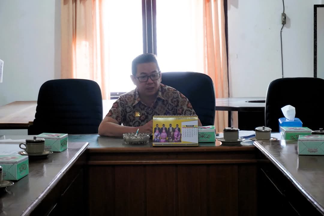 Keterangan poto (Ketua Komisi II DPRD Ketapang, Antoni Salim, SH )