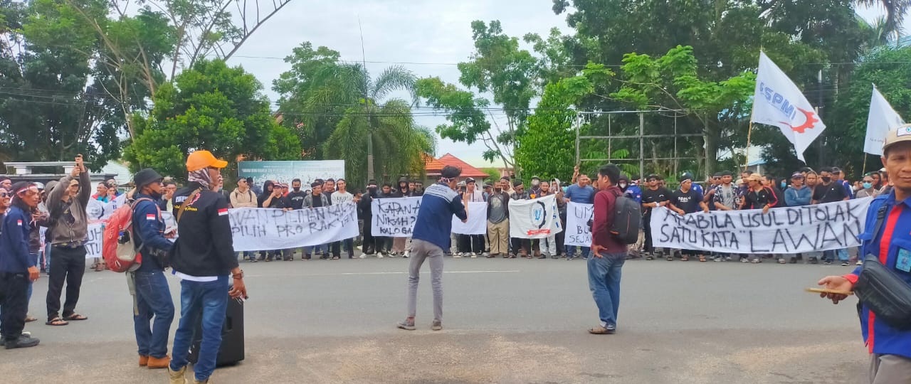 Massa Aksi Buruh Aliansi Federasi Serikat Pekerja Ketapang