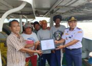 Selamatkan 4 Nelayan di Laut, Abk KM Bahari 12 di Beri Penghargaan Oleh Syahbandar Kendawangan