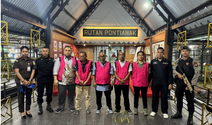 Keterangan Poto: Tersangka Kasus Korupsi Bandara Ketapang (net)
