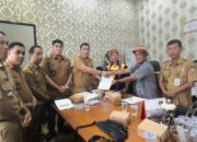Warga Seruduk Kantor PUTR, Tuntut Pembangunan Jembatan Desa Periangan Jangan Bertele tele