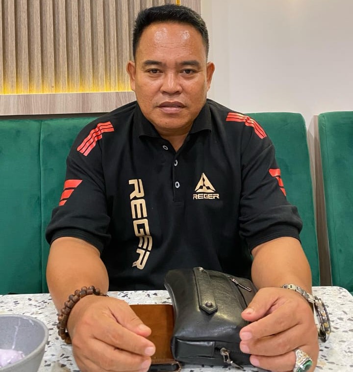 keterangan poto: Ketua LSM Peduli Kayong, SURYADI